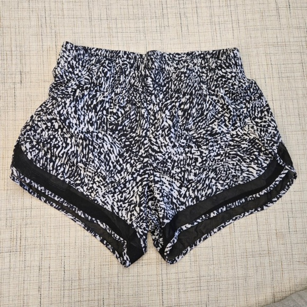 Athleta Run Shorts Mesh Racer Run Mid Rise 4" Black White Print Athletic Small